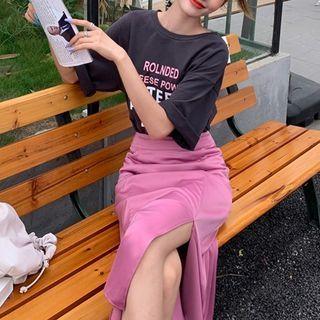 Short-sleeve Lettering T-shirt / Side-slit Midi A-line Skirt