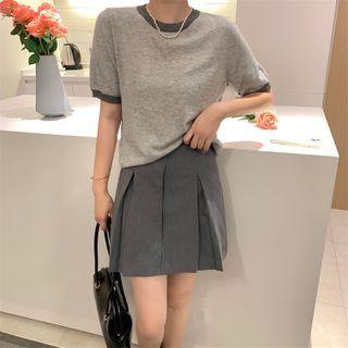 Short-sleeve Contrast Trim Top / Pleated Mini Skirt