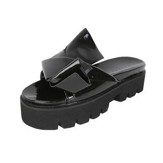 Bow Patent Platform Sandals