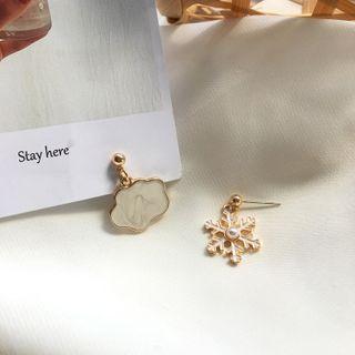 Non-matching Cloud & Snowflake Dangle Earring