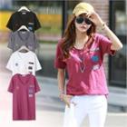 V-neck Letter Patch T-shirt