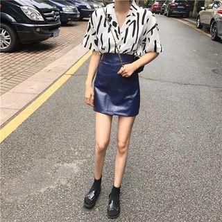 Print Loose-fit Short-sleeve Shirt / Plain High-waist Skirt
