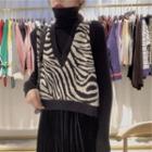 V-neck Zebra Print Cropped Sweater Vest
