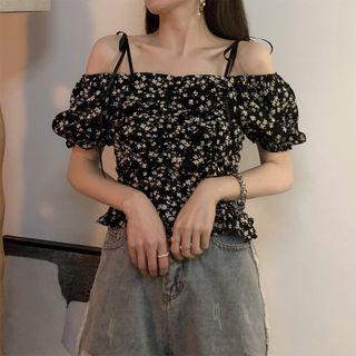 Short-sleeve Floral Print Blouse Beige Floral - Black - One Size