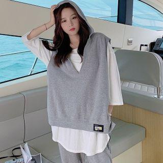 Set: Sleeveless Hoodie + Short-sleeve T-shirt + Sweatpants