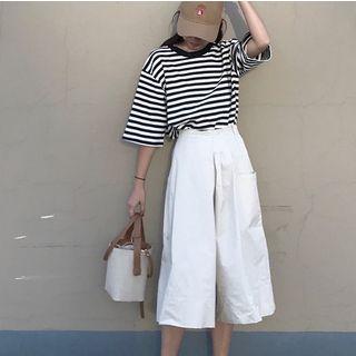 Elbow-sleeve Striped T-shirt / Cropped Pants