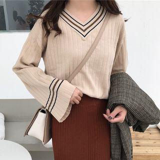 Contrast Stripe V-neck Knit Top