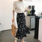 Short-sleeve T-shirt / Floral Print Slit Midi Skirt