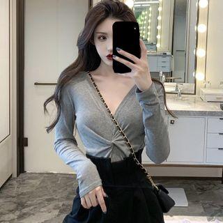 Deep V-neck Twisted T-shirt