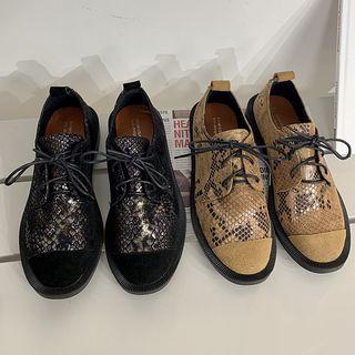 Faux Snake Skin Lace-up Oxford Shoes