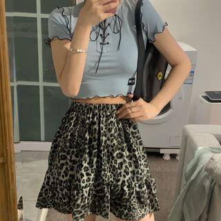 Short-sleeve Lettuce Edge Top / Leopard Print Mini A-line Skirt