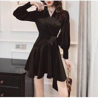 Short-sleeve Plain V-neck Tie-waist Mini Dress