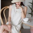 Sleeveless Tie-neck Linen Blend Top