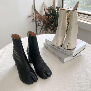 Camel-toe Cylinder-heel Ankle Boots