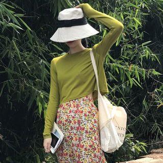 Cropped Long-sleeve T-shirt / Floral Midi A-line Skirt