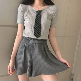 Tie Detail Short-sleeve T-shirt / Elastic-waist Shorts