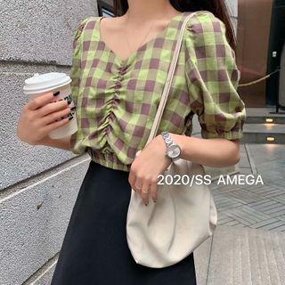 Short-sleeve Crinkled Plaid Blouse