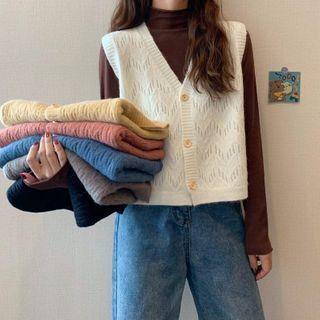 Mock-turtleneck Knit Top / Single-breasted Knit Vest