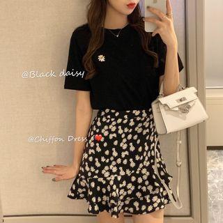 Flower Short-sleeve T-shirt / A-line Skirt