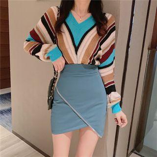 V-neck Sweater / Faux Leather Mini Sheath Skirt