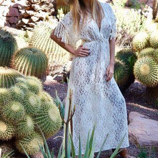 Short-sleeve Tasseled Midi A-line Lace Dress