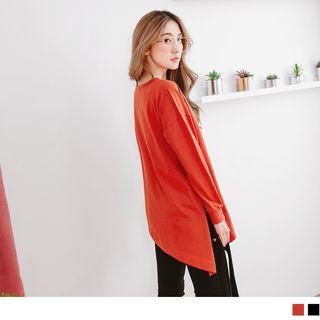 Slit-side Oblique Hem Top