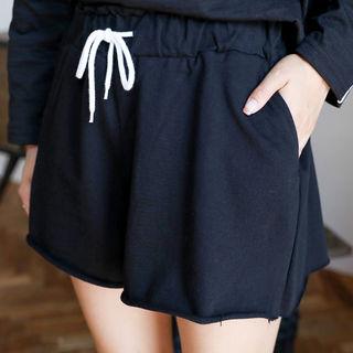 Set: Contrast-trim T-shirt + Fray-hem Sweatshorts