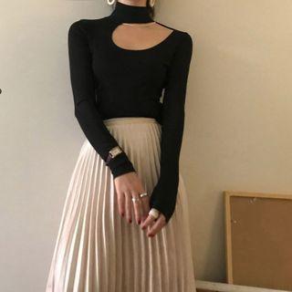 Choker Cut-out Long-sleeve Top