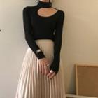 Choker Cut-out Long-sleeve Top