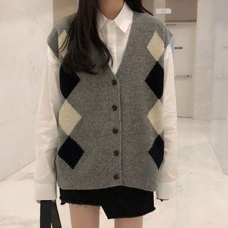 Buttoned Diamond Patterned Knit Vest