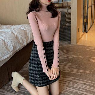 Turtleneck Knit Top / Houndstooth A-line Mini Skirt