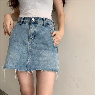 Short-sleeve Scoop-neck T-shirt / Denim Mini A-line Skirt