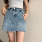 Short-sleeve Scoop-neck T-shirt / Denim Mini A-line Skirt