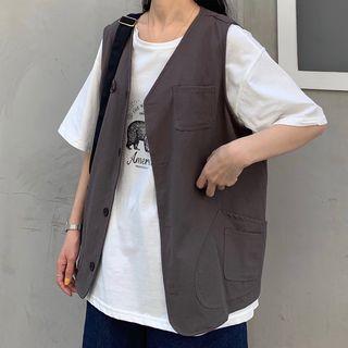 Elbow-sleeve Printed T-shirt / Pocket Detail Vest / Denim Shorts