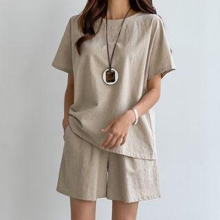 Set: Round-neck Short-sleeve Blouse + Band-waist Shorts