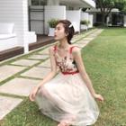 Flower Embroidered Slim-fit Sleeveless Dress