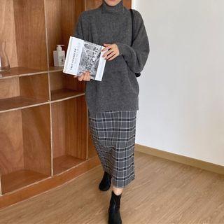 Turtleneck Sweater / Plaid Midi Skirt