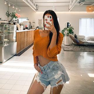 V-neck Ribbed Cropped Knit Top