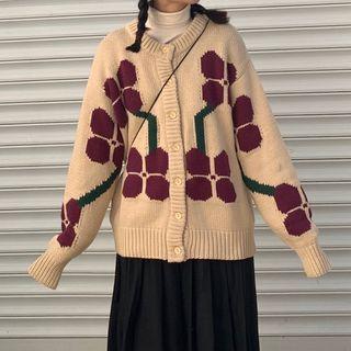 Print Knitted Cardigan / Plain Pleated Skirt