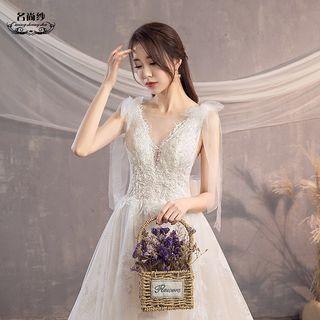 V-neck Sleeveless Ball Gown Wedding Dress / Long Train Wedding Dress