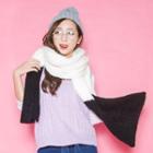 Contrast-color Knit Scarf