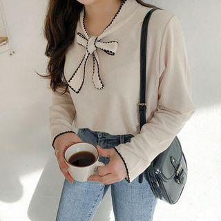 Plus Size Contrast-stitched Beribboned Top