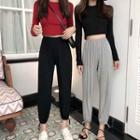 Cropped Long-sleeve T-shirt / Elastic Waist Cropped Pants