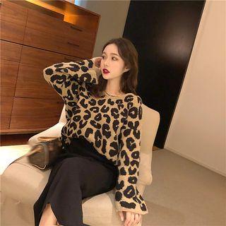 Leopard Print Loose-fit Sweater / Plain Skirt