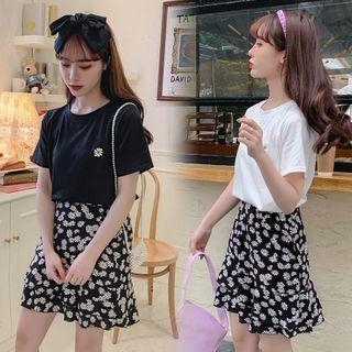 Set: Short-sleeve Floral Embroidered T-shirt + A-line Mini Skirt