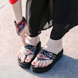 Embroidered Strap Platform Flip-flops