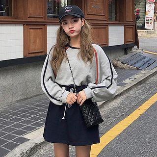 Contrast Trim Sweatshirt / A-line Skirt
