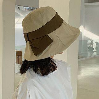 Contrast Bow Cloche