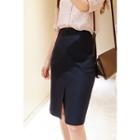 Pocket-side H-line Skirt
