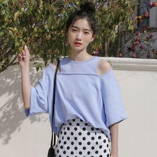 Short-sleeve Cold-shoulder Plain T-shirt